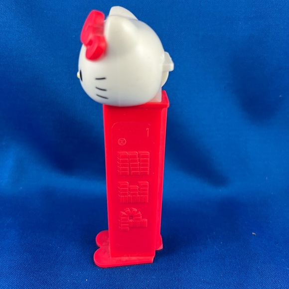 Pez “Hello Kitty” Candy Dispenser. Chip on base. - Picture 2 of 5
